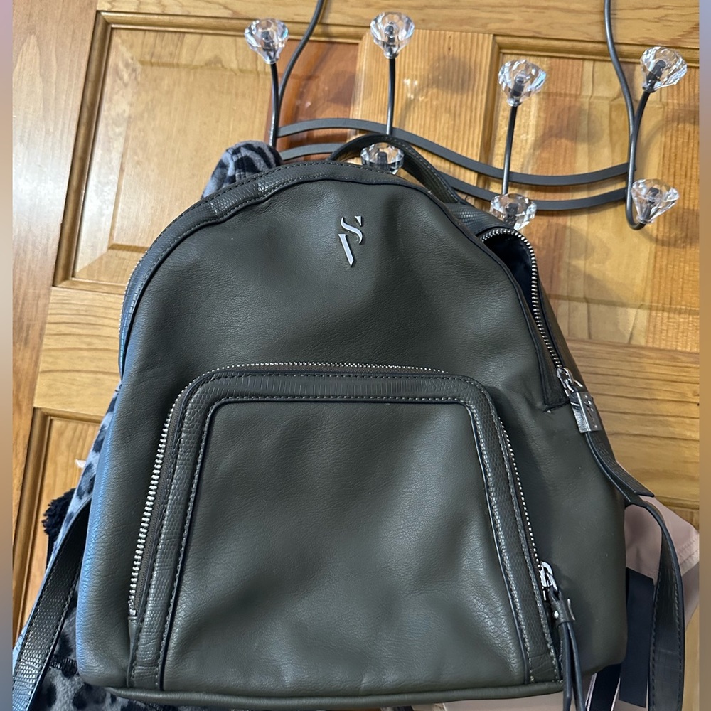 VERA WANG BACK PACK LIKE NEW
